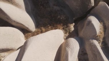 Bu video Türkiye 'nin Kapadokya kentinin 8K çözünürlükteki hava görüntüsünü gösteriyor.