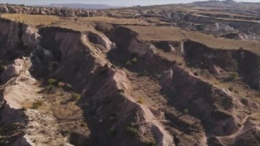 Bu video Türkiye 'nin Kapadokya kentinin 8K çözünürlükteki hava görüntüsünü gösteriyor.