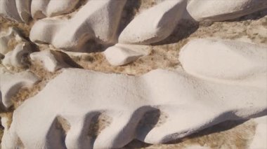 Bu video Türkiye 'nin Kapadokya kentinin 8K çözünürlükteki hava görüntüsünü gösteriyor.