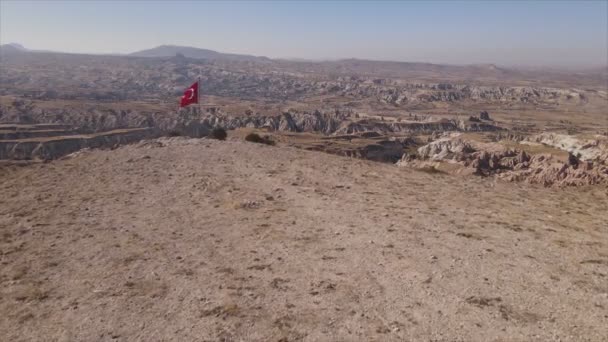 Esta Filmagem Mostra Uma Vista Aérea Bandeira Turquia Topo Uma — Vídeo de Stock