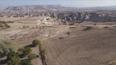 Bu video Türkiye 'nin Kapadokya kentinin 8K çözünürlükteki hava görüntüsünü gösteriyor.