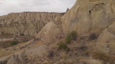 Bu video Türkiye 'nin Kapadokya kentinin 8K çözünürlükteki hava görüntüsünü gösteriyor.