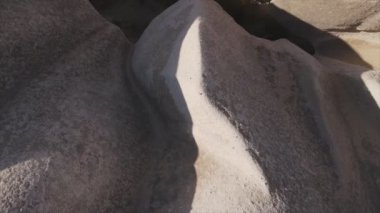 Bu video Türkiye 'nin Kapadokya kentinin 8K çözünürlükteki hava görüntüsünü gösteriyor.