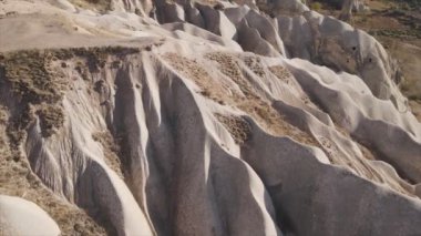 Bu video Türkiye 'nin Kapadokya kentinin 8K çözünürlükteki hava görüntüsünü gösteriyor.