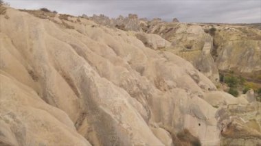 Bu video Türkiye 'nin Kapadokya kentinin 8K çözünürlükteki hava görüntüsünü gösteriyor.