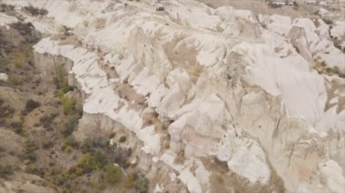 Bu video Türkiye 'nin Kapadokya kentinin 8K çözünürlükteki hava görüntüsünü gösteriyor.