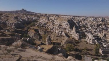 Bu stok görüntüler, Türkiye 'nin Nevsehir ilçesi yakınlarındaki Goreme Milli Parkı' nın 8K çözünürlüğündeki görüntülerini gösteriyor.