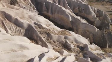 Bu video Türkiye 'nin Kapadokya kentinin 8K çözünürlükteki hava görüntüsünü gösteriyor.