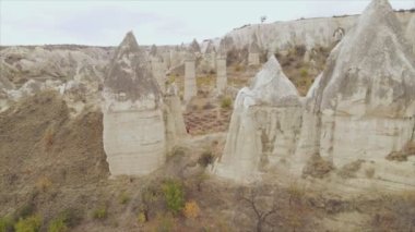 Bu video Türkiye 'nin Kapadokya kentinin 8K çözünürlükteki hava görüntüsünü gösteriyor.