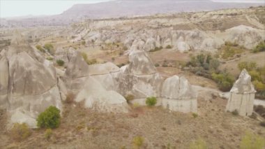 Bu video Türkiye 'nin Kapadokya kentinin 8K çözünürlükteki hava görüntüsünü gösteriyor.