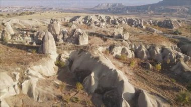 Bu video Türkiye 'nin Kapadokya kentinin 8K çözünürlükteki hava görüntüsünü gösteriyor.