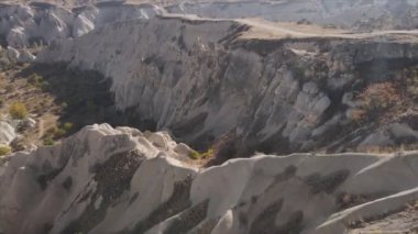 Bu video Türkiye 'nin Kapadokya kentinin 8K çözünürlükteki hava görüntüsünü gösteriyor.