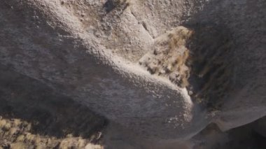 Bu video Türkiye 'nin Kapadokya kentinin 8K çözünürlükteki hava görüntüsünü gösteriyor.