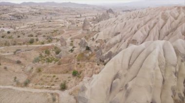 Bu video Türkiye 'nin Kapadokya kentinin 8K çözünürlükteki hava görüntüsünü gösteriyor.