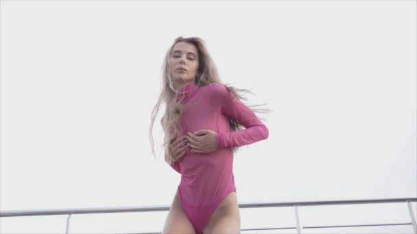 Este Video Stock Muestra Una Hermosa Chica Lencería Erótica Sexy — Vídeo de stock