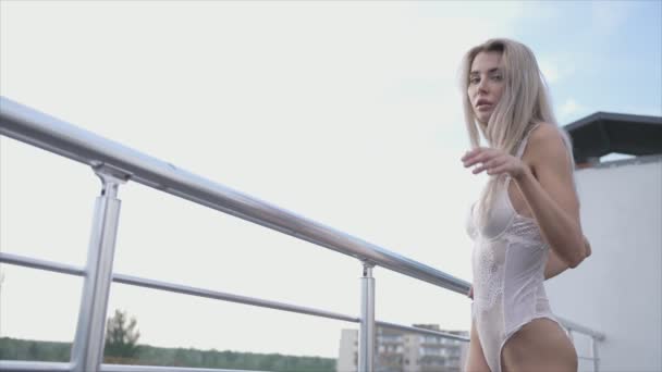 Ten Film Pokazuje Piękną Dziewczynę Seksownej Erotycznej Bieliźnie Zwolnione Tempo — Wideo stockowe