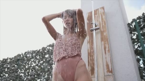 Stock Slow Motion Video Shows Sexy Woman Taking Shower Resolution — Stock Video