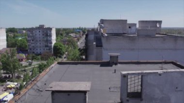 Bu video, Ukrayna 'daki savaşın sonucunu gösteriyor. Borodyanka, Bucha' da 8K çözünürlüklü bir yerleşim yeri.