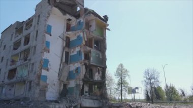Bu video, Ukrayna 'daki savaşın sonucunu gösteriyor. Borodyanka, Bucha' da 8K çözünürlüklü bir yerleşim yeri.