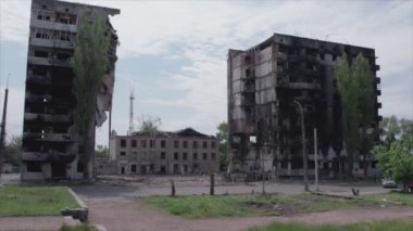 Bu video, Ukrayna 'daki savaşın sonucunu gösteriyor. Borodyanka, Bucha' da 8K çözünürlüklü bir yerleşim yeri.