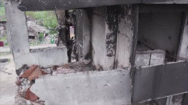 Bu video, Ukrayna 'daki savaşın sonucunu gösteriyor. Borodyanka, Bucha' da 8K çözünürlüklü bir yerleşim yeri.