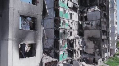 Bu video, Ukrayna 'daki savaşın sonucunu gösteriyor. Borodyanka, Bucha' da 8K çözünürlüklü bir yerleşim yeri.