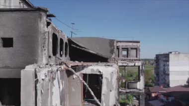 Bu video, Ukrayna 'daki savaşın sonucunu gösteriyor. Borodyanka, Bucha' da 8K çözünürlüklü bir yerleşim yeri.