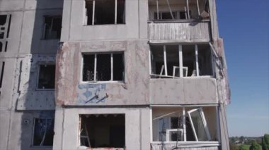 Bu video, Ukrayna 'daki savaşın sonucunu gösteriyor. Borodyanka, Bucha' da 8K çözünürlüklü bir yerleşim yeri.