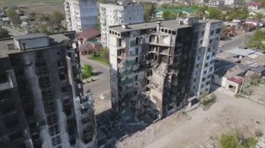 Bu video, Ukrayna 'daki savaşın sonucunu gösteriyor. Borodyanka, Bucha' da 8K çözünürlüklü bir yerleşim yeri.