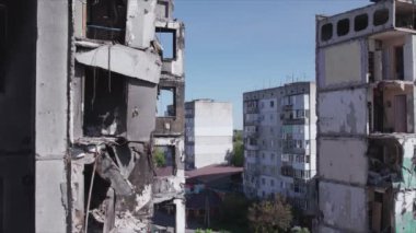 Bu video, Ukrayna 'daki savaşın sonucunu gösteriyor. Borodyanka, Bucha' da 8K çözünürlüklü bir yerleşim yeri.