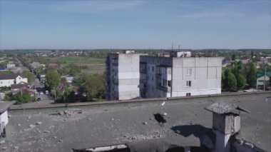Bu video, Ukrayna 'daki savaşın sonucunu gösteriyor. Borodyanka, Bucha' da 8K çözünürlüklü bir yerleşim yeri.