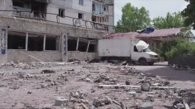 Bu video, Ukrayna 'daki savaşın sonucunu gösteriyor. Borodyanka, Bucha' da 8K çözünürlüklü bir yerleşim yeri.