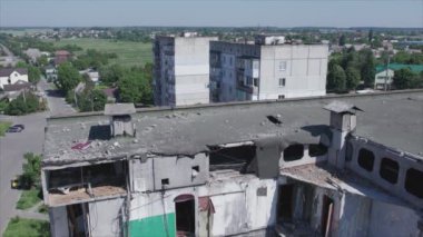 Bu video, Ukrayna 'daki savaşın sonucunu gösteriyor. Borodyanka, Bucha' da 8K çözünürlüklü bir yerleşim yeri.
