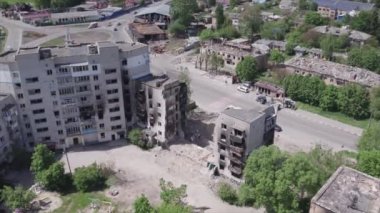 Bu video, Ukrayna 'daki savaşın sonucunu gösteriyor. Borodyanka, Bucha' da 8K çözünürlüklü bir yerleşim yeri.