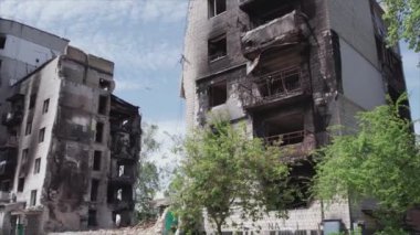 Bu video, Ukrayna 'daki savaşın sonucunu gösteriyor. Borodyanka, Bucha' da 8K çözünürlüklü bir yerleşim yeri.