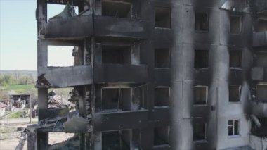 Bu video, Ukrayna 'daki savaşın sonucunu gösteriyor. Borodyanka, Bucha' da 8K çözünürlüklü bir yerleşim yeri.