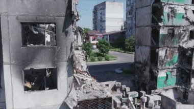 Bu video, Ukrayna 'daki savaşın sonucunu gösteriyor. Borodyanka, Bucha' da 8K çözünürlüklü bir yerleşim yeri.