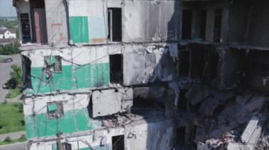 Bu video, Ukrayna 'daki savaşın sonucunu gösteriyor. Borodyanka, Bucha' da 8K çözünürlüklü bir yerleşim yeri.