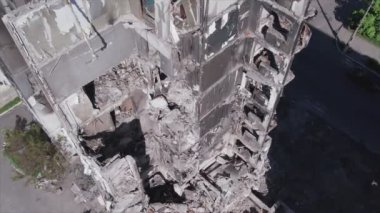 Bu video, Ukrayna 'daki savaşın sonucunu gösteriyor. Borodyanka, Bucha' da 8K çözünürlüklü bir yerleşim yeri.