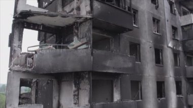 Bu video, Ukrayna 'daki savaşın sonucunu gösteriyor. Borodyanka, Bucha' da 8K çözünürlüklü bir yerleşim yeri.