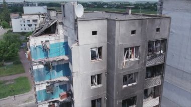 Bu video, Ukrayna 'daki savaşın sonucunu gösteriyor. Borodyanka, Bucha' da 8K çözünürlüklü bir yerleşim yeri.