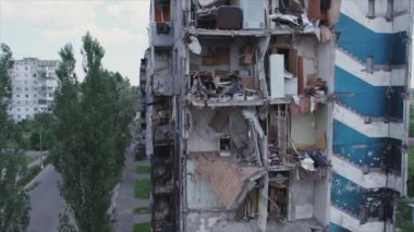 Bu video, Ukrayna 'daki savaşın sonucunu gösteriyor. Borodyanka, Bucha' da 8K çözünürlüklü bir yerleşim yeri.