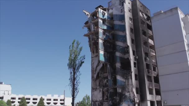 비디오는 우크라이나 전쟁의 여파를 해상도의 산카의 붕괴된 주거용 — 비디오
