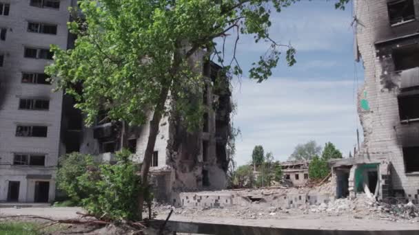 这个库存视频显示了乌克兰战争的后果 一座8K分辨率的Bucha地区Borodyanka被摧毁的住宅建筑 — 图库视频影像