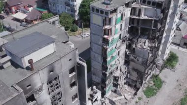 Bu video, Ukrayna 'daki savaşın sonucunu gösteriyor. Borodyanka, Bucha' da 8K çözünürlüklü bir yerleşim yeri.