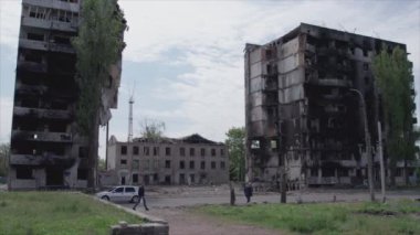 Bu video, Ukrayna 'daki savaşın sonucunu gösteriyor. Borodyanka, Bucha' da 8K çözünürlüklü bir yerleşim yeri.