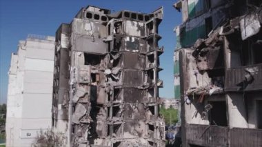Bu video, Ukrayna 'daki savaşın sonucunu gösteriyor. Borodyanka, Bucha' da 8K çözünürlüklü bir yerleşim yeri.
