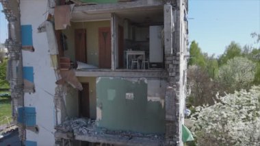 Bu video, Ukrayna 'daki savaşın sonucunu gösteriyor. Borodyanka, Bucha' da 8K çözünürlüklü bir yerleşim yeri.