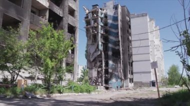 Bu video, Ukrayna 'daki savaşın sonucunu gösteriyor. Borodyanka, Bucha' da 8K çözünürlüklü bir yerleşim yeri.