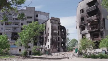 Bu video, Ukrayna 'daki savaşın sonucunu gösteriyor. Borodyanka, Bucha' da 8K çözünürlüklü bir yerleşim yeri.